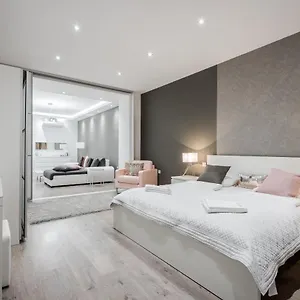 Bpr Calypso With A/c Apartamento Budapest